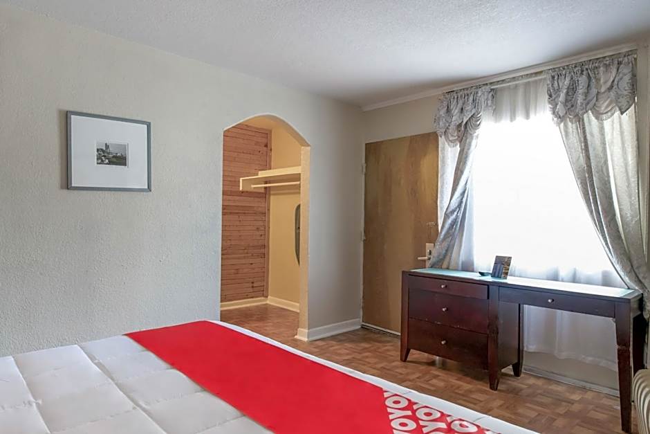 OYO Hotel Houston, TX near Medical Center NRG Stadium