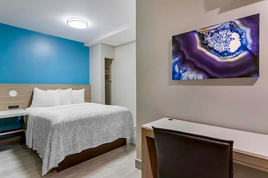 Red Roof PLUS Brooklyn - Flatbush Ave