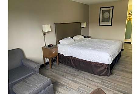 1 King Bed | Non-Smoking, Micfridge