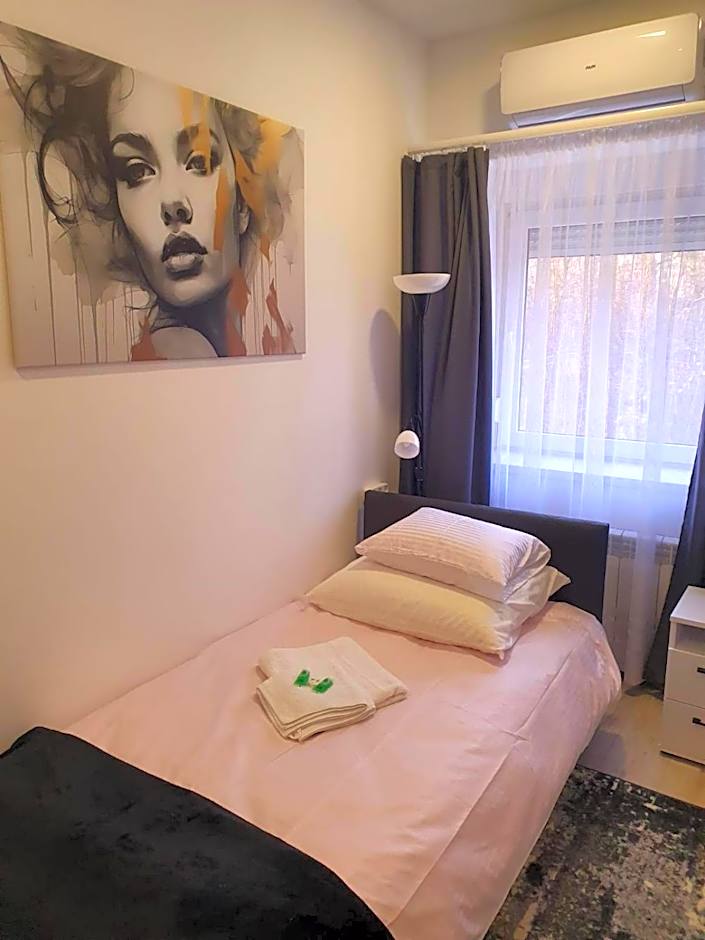 Comfort Stay, EV, Parking