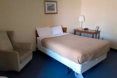 1 Queen Bed, Mobility Accessible Room, Non-Smoking