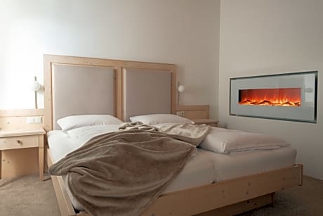 Deluxe Double Room with Balcony and Electric Fireplace