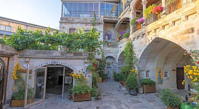 Aren Cave Hotel and Art Gallery