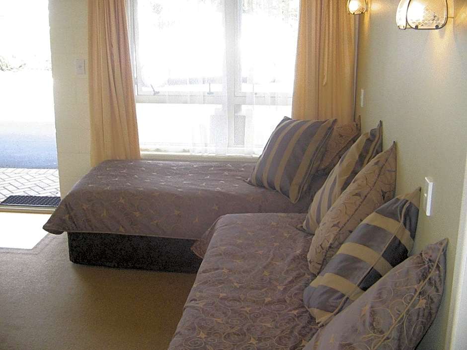 Shortland Court Motel