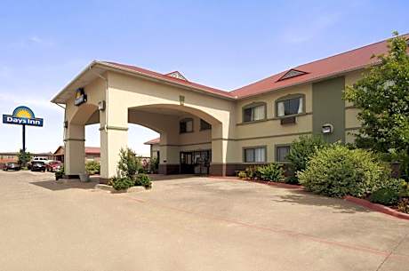 Days Inn by Wyndham Childress