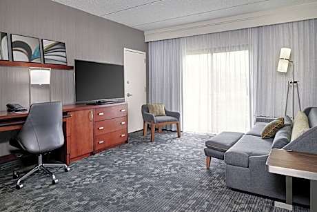 Suite, 1 Bedroom, Courtyard View (1 King Bed and 1 Double Sofa Bed)