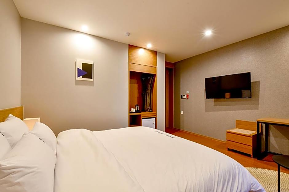 Blanc Business Hotel