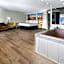 Days Inn & Suites by Wyndham Albany
