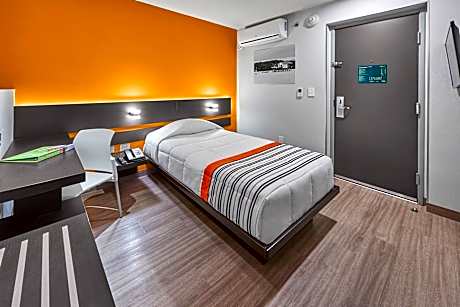 Guest room, 1 Twin, Street view