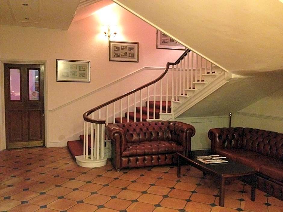 The Royal Victoria & Bull Hotel