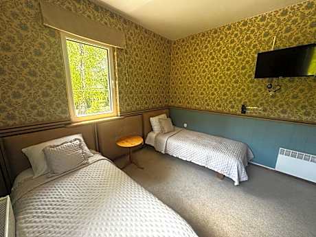 Standard Twin Room with Garden View