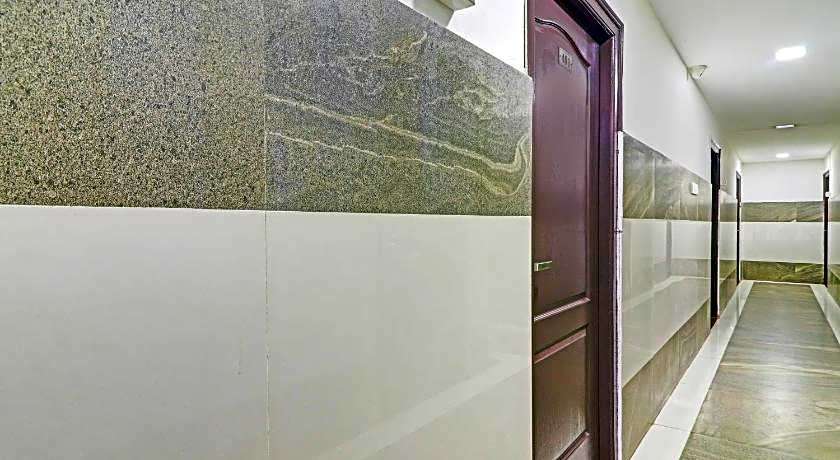 OYO 10595 Hotel Mirras