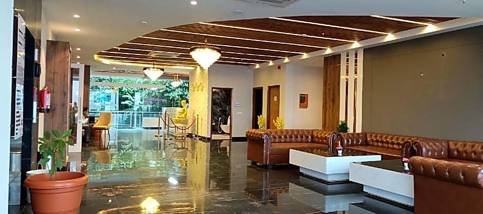 SPT Clarks Inn Suites, Mandi