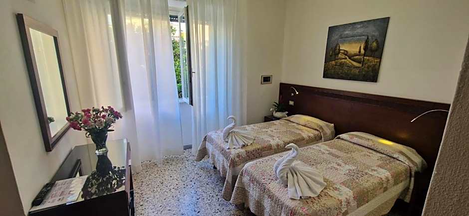 Hotel Dora