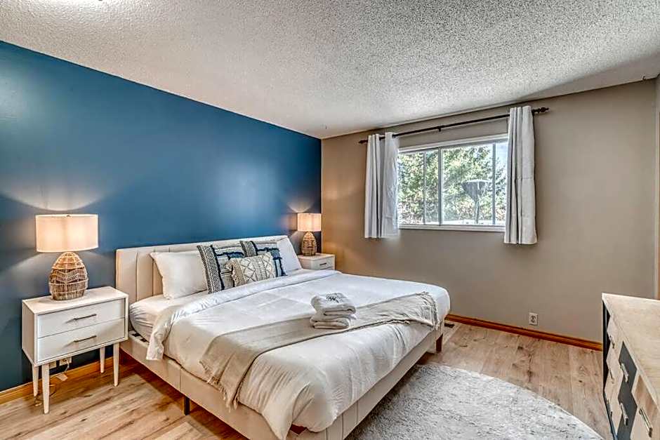 Boho Retreat w/King Bed on Bow River Pathway