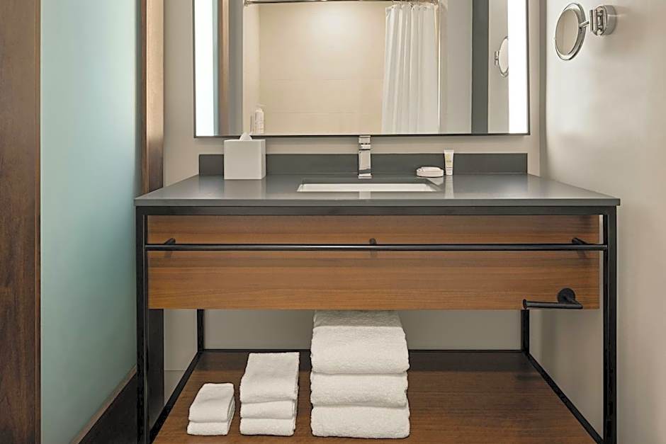 Oshkosh Marriott Waterfront Hotel & Convention Center