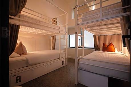 4 Bed Private Room