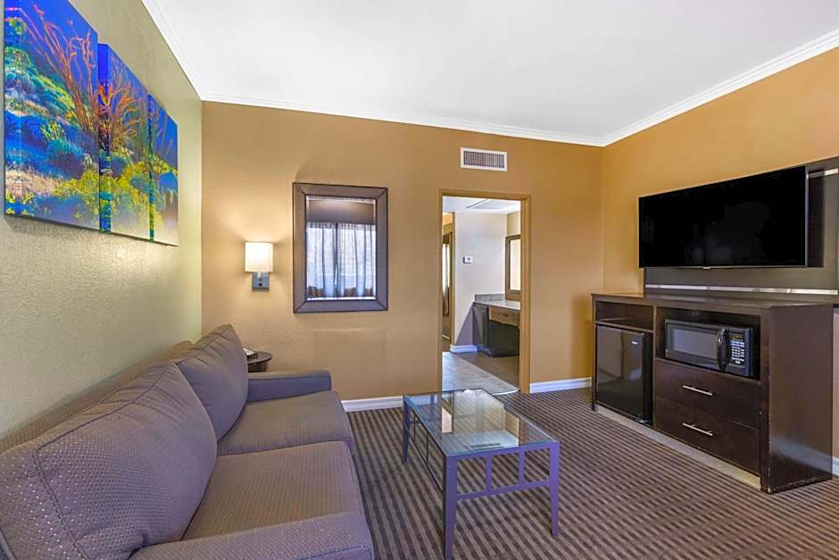 Royal Sun Inn & Suites