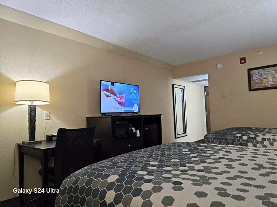 Econo Lodge Inn & Suites