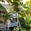Island City House