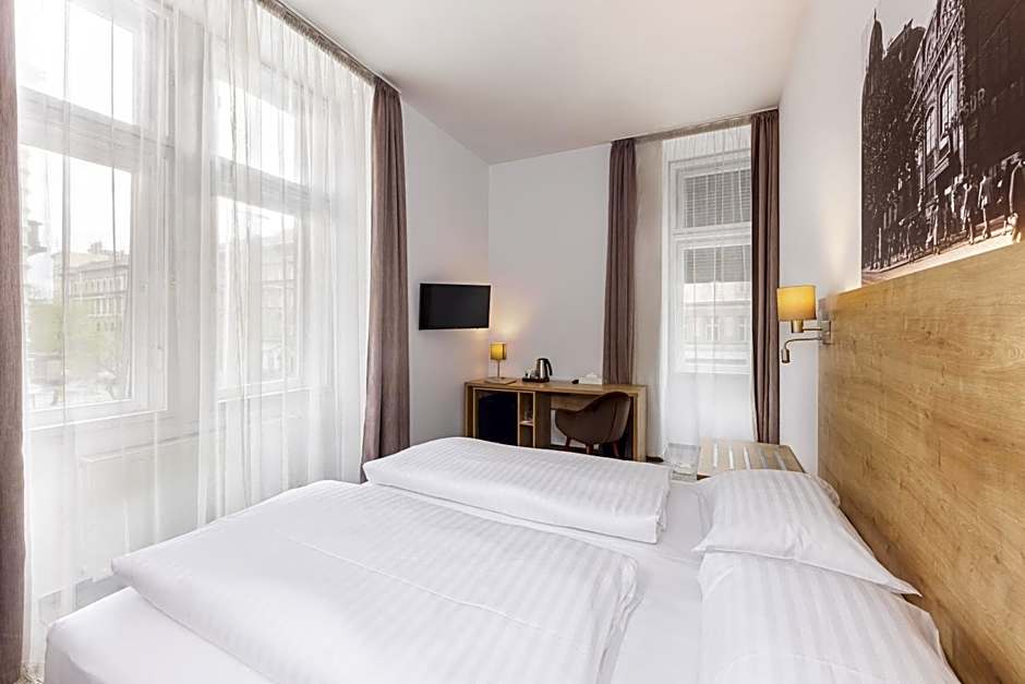 City Hotel Ring