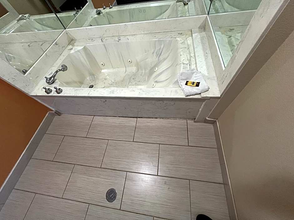 Best Western Plus Bass Hotel & Suites