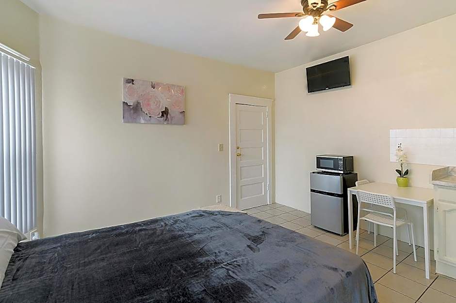 Pads on Pasadena Ave