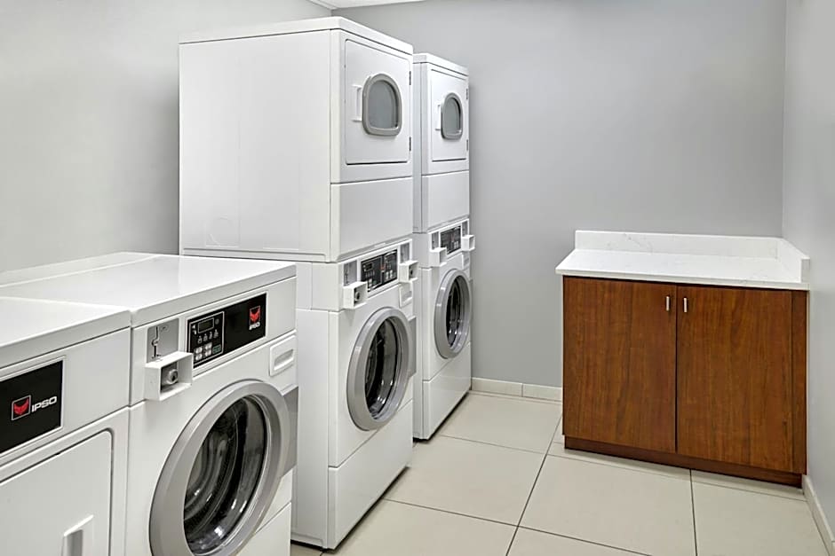 TownePlace Suites by Marriott Lawrence Downtown