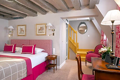 Connecting family room