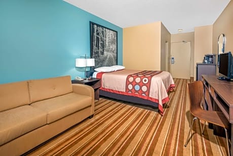 1 Queen Bed Ground Floor Non-Smoking