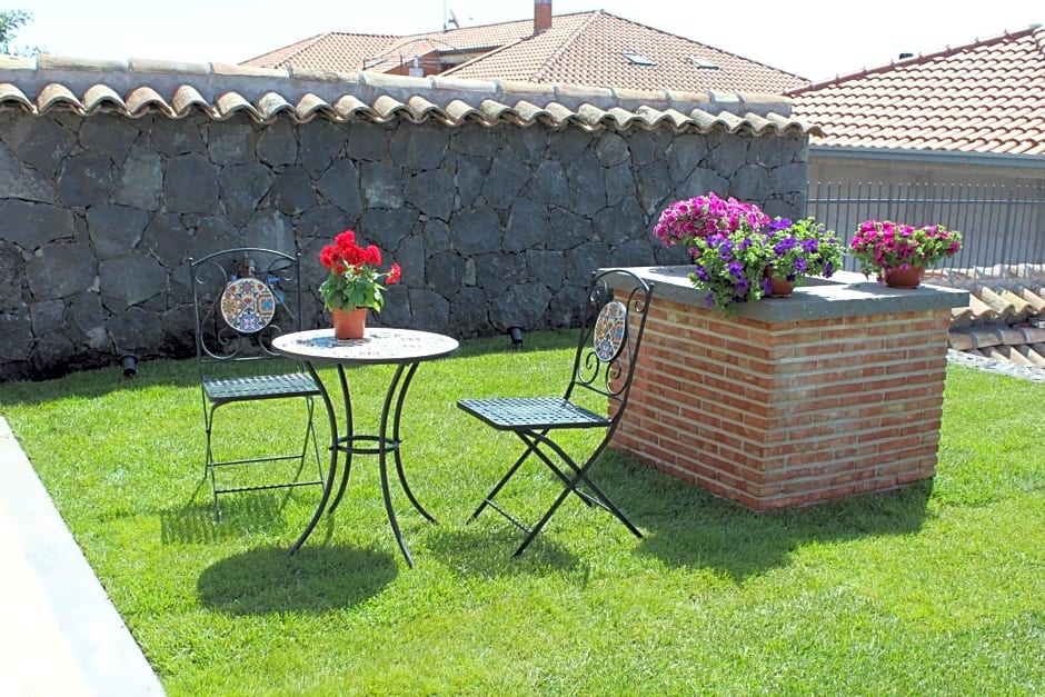 Martina Paradise B&B – Nicolosi, CA