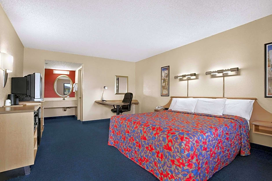 Days Inn by Wyndham Buena Park