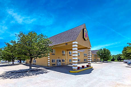 Super 8 by Wyndham De Soto