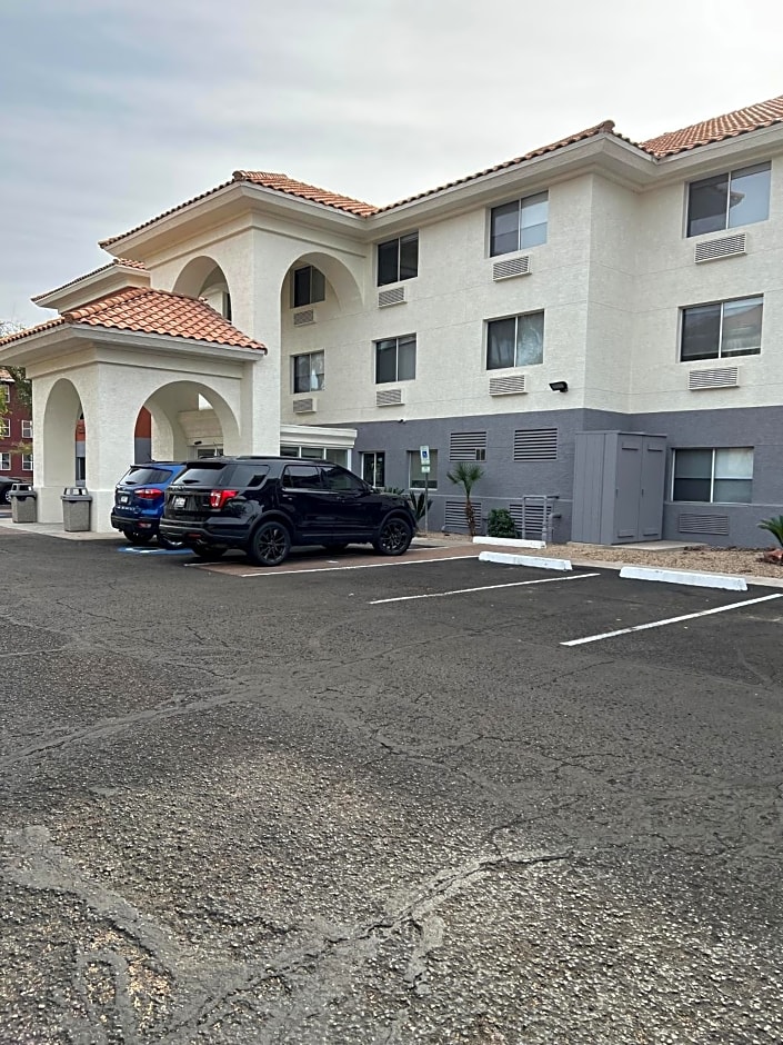 Holiday Inn Express & Suites Phoenix - Mesa West, an IHG Hotel