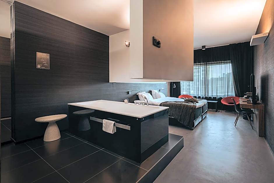 Photo 1 of 25 of Carbon Hotel