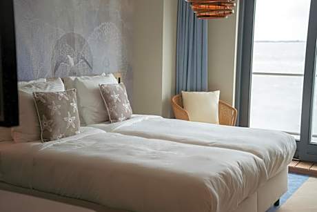 Penthouse royal suite with sea view, balcony and access to elevator