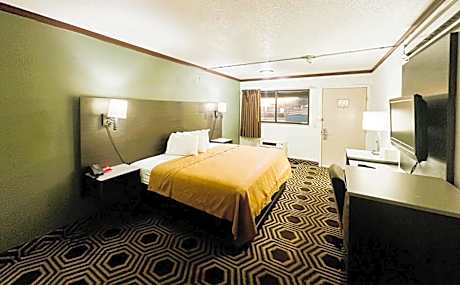 1 King Bed, Nonsmoking