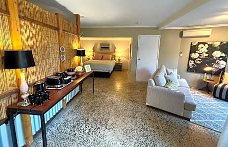 Queen Room with Spa Bath