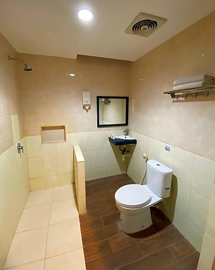 Alexander Hotel Tegal