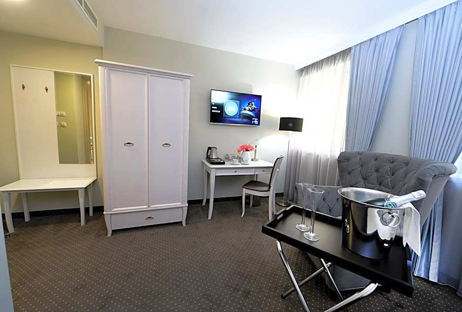 Alexandar Square Boutique Hotel