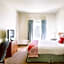 OYO Townhouse Clute Lake Jackson