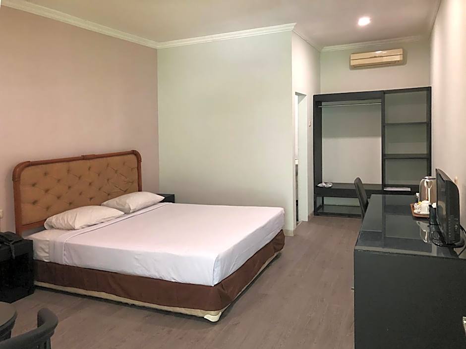 Photo 1 of 6 of Superior 1 King Bed