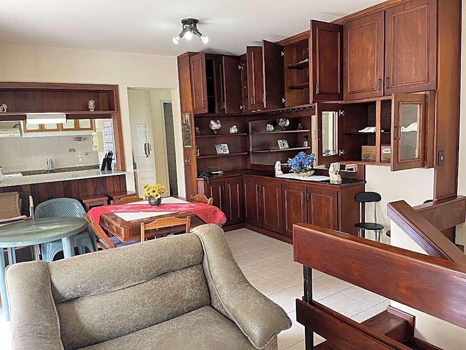 RIVIERA: M6 PRAÇA DAS ARTES 24 Duplex, Perto da Praia, Vista para as Piscinas, 3Dorms+Sala Íntima, 2½Banh, 2Gar, Ar+Ventiladores, Wi-Fi, Tela de Proteção, Varanda com Churrasqueira Ecológica, até 8-9Hóspedes