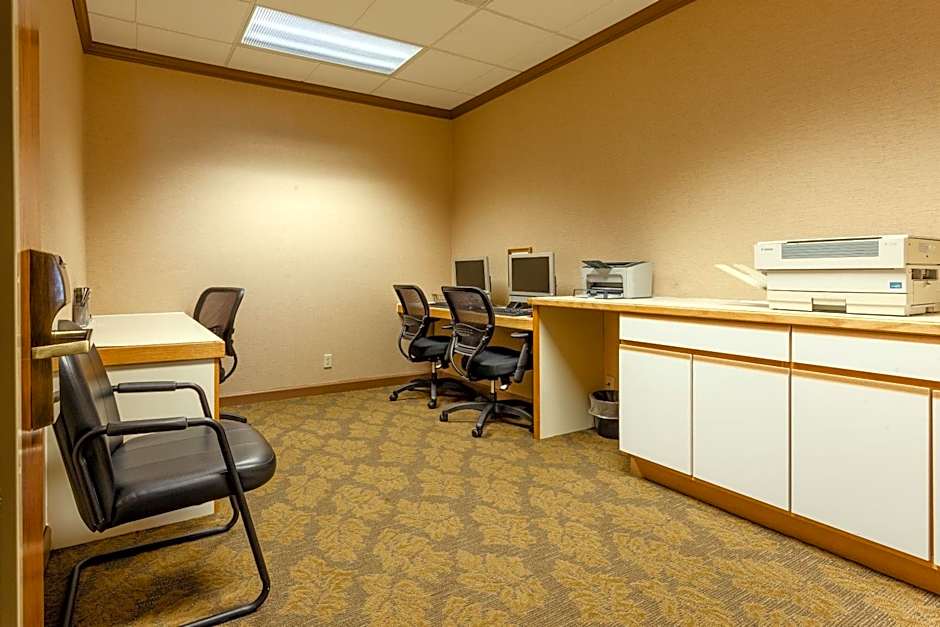 Red Roof Inn & Suites Dekalb