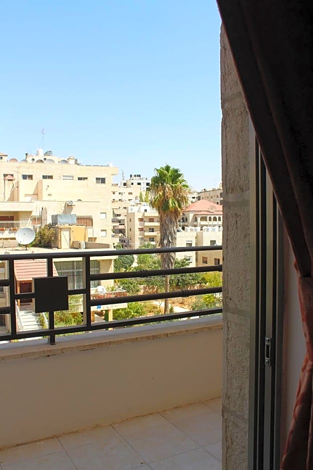 Al Fanar Palace Hotel and Suites