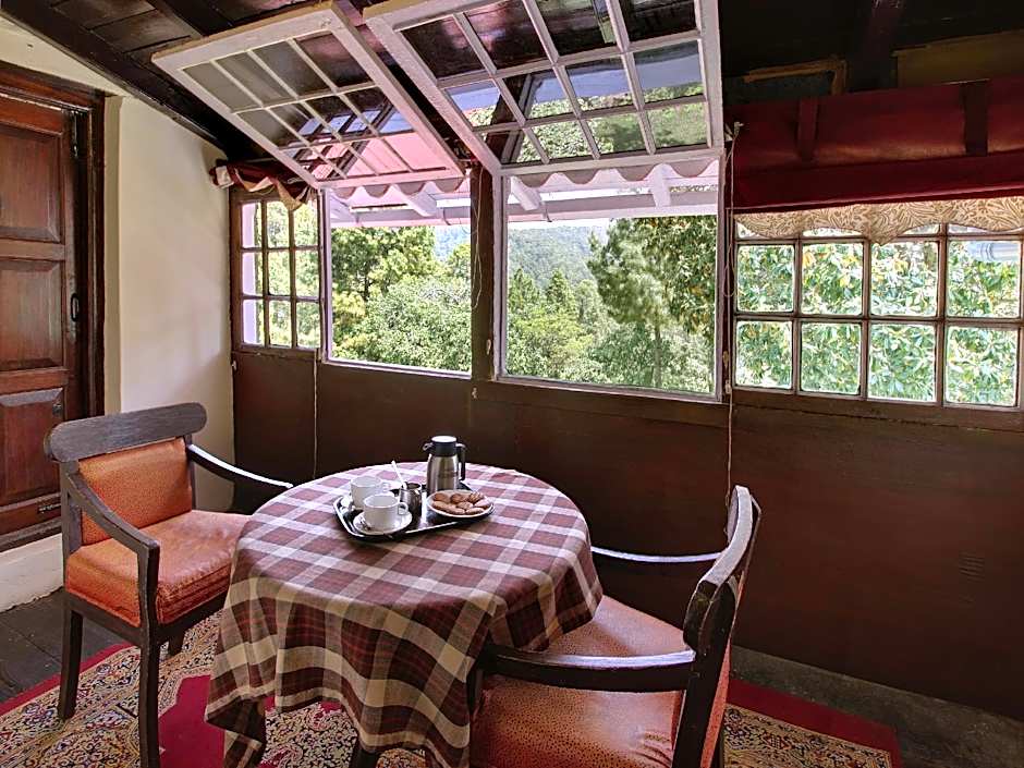 Chevron Rosemount Hotel