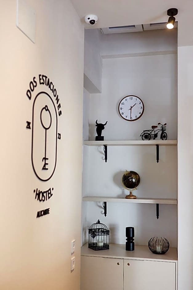 Hostel Dos Estaciones - Scandinavian Design - Albergue Juvenil - FREE towels, coffee & tea, remote check-in