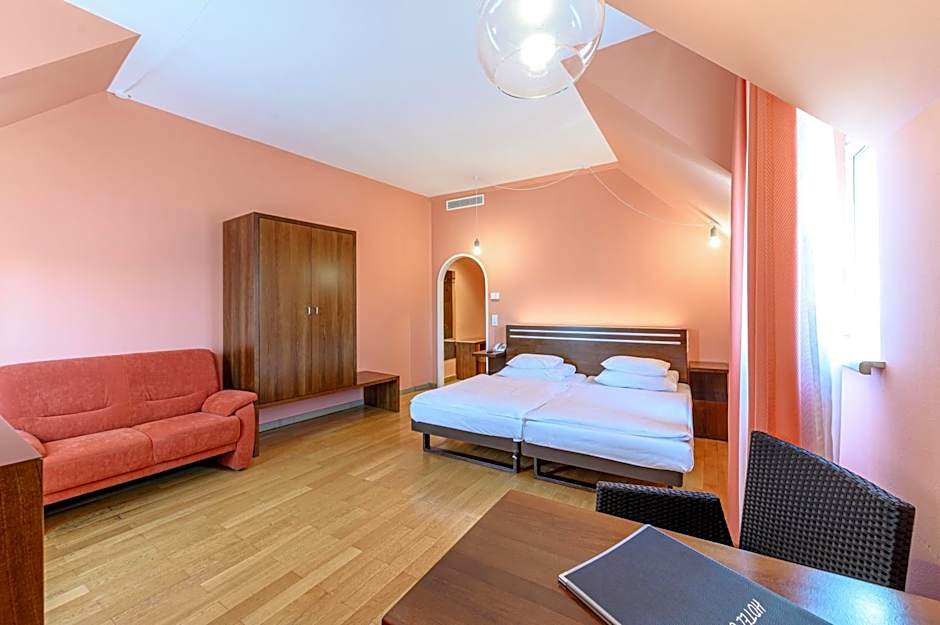 Hotel Caroline