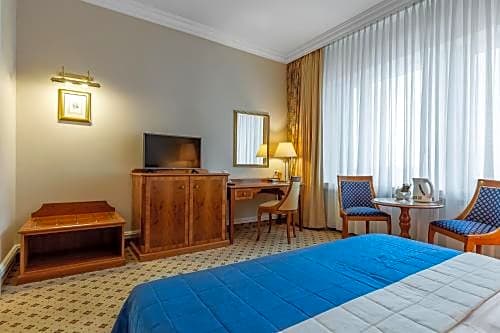 Natsionalny Hotel