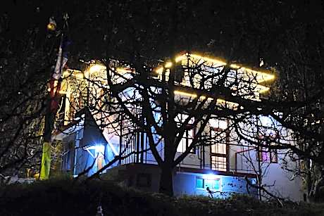 Cozy Home   Stay - A Secluded Getaway  In Fozal